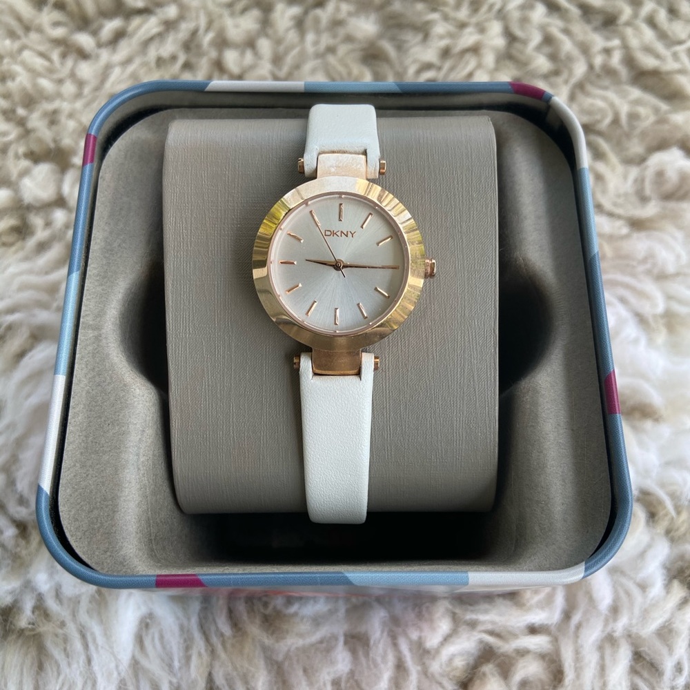 Fossil Watch With Container - image 1